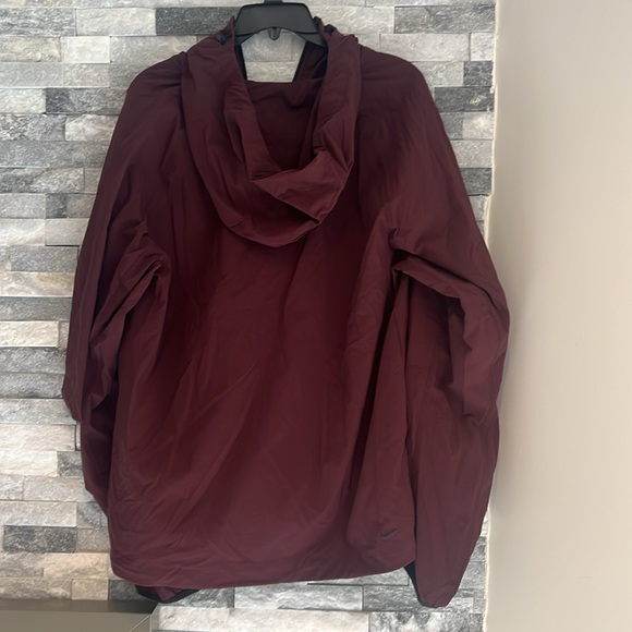 New!! Nike Tech Men's Burgundy Windbreaker Jacket - Picture 5 of 12